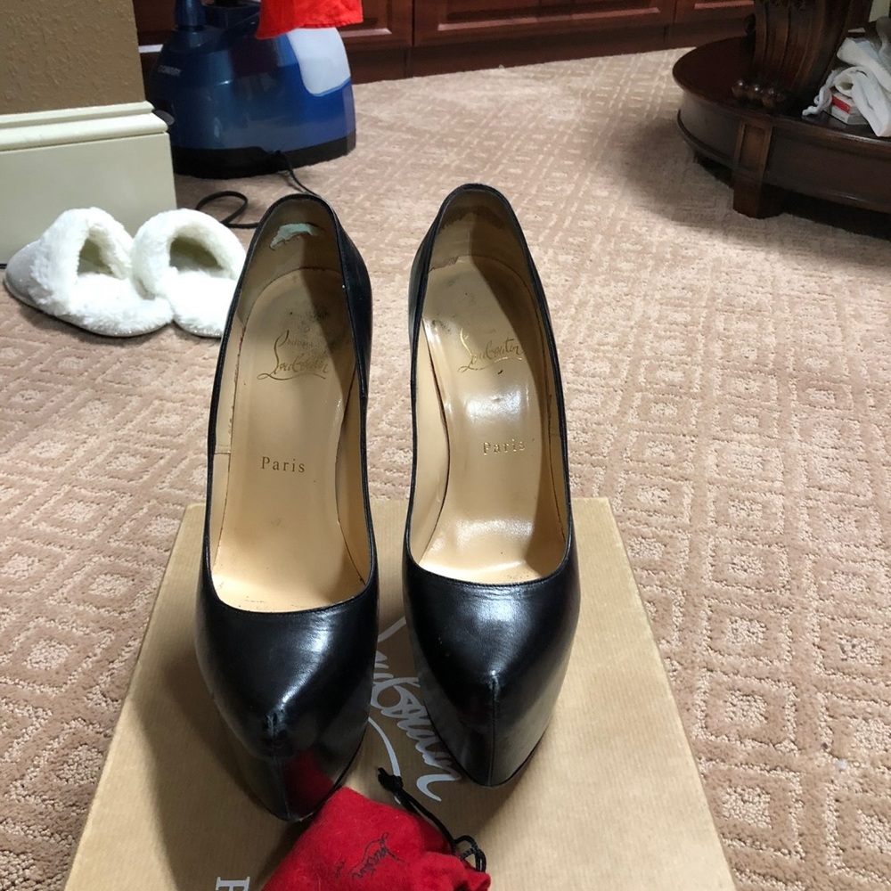 Louboutin Daffodile Pump 38 used